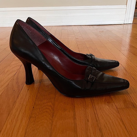 Nine West Size 8 Black leather pumps. - Picture 12 of 14